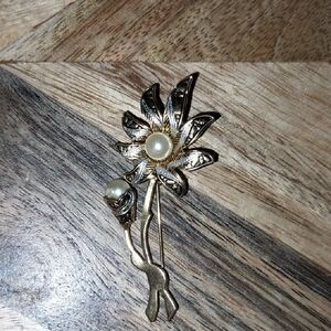 Vintage Spanish Damascene-style Floral Brooch with Faux Pearls